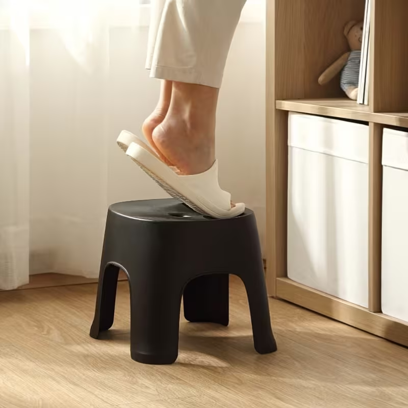 Mixed color plastic stools, shoe stools, stackable, thickened design