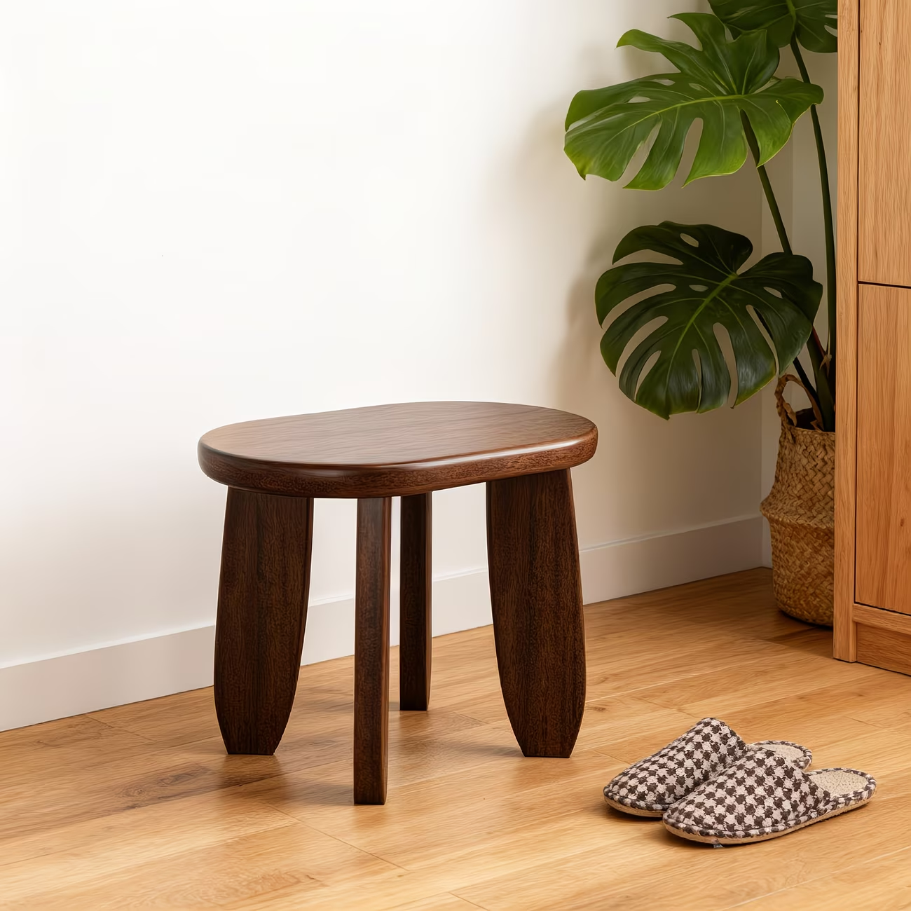 9.8-inch small solid wood footstool, footstool with a weight capacity of 300 kg.