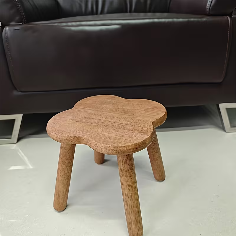 A retro-style creative solid wood clover shoe stool