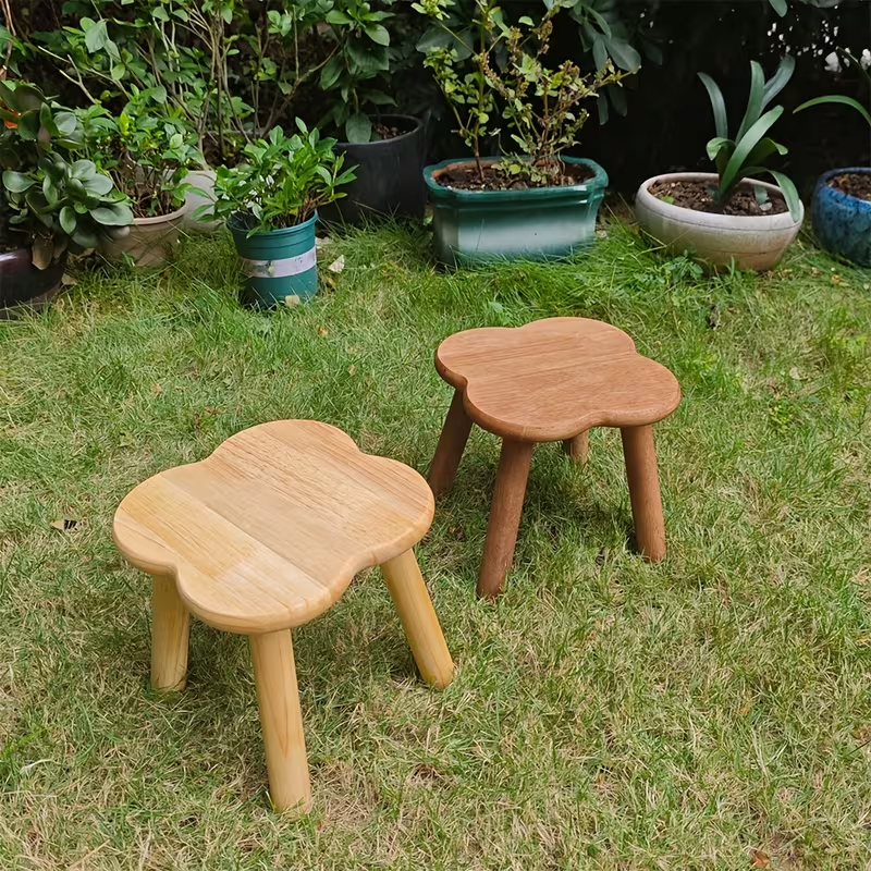 A retro-style creative solid wood clover shoe stool